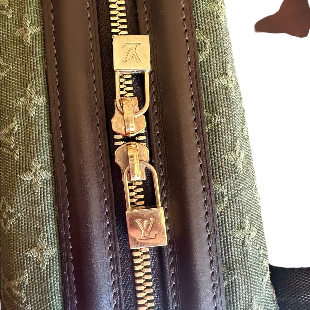Louis Vuitton Green and Black Monogram Shoulder Bag - Picture 8 of 9